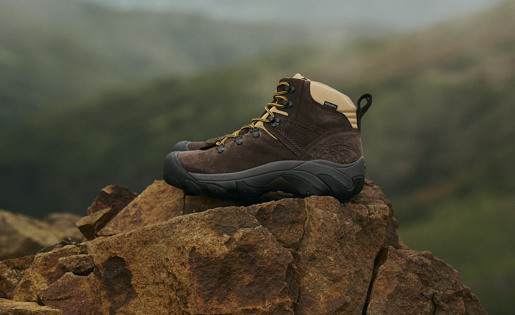 Brown quilted sale cap mountain hiking boots